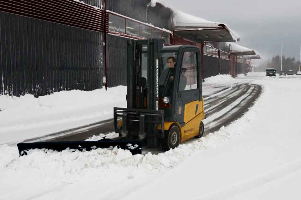 images/blog/how-to-choose-a-forklift-for-work-in-low-temperatures/how-to-choose-a-forklift-for-work-in-low-temperatures.jpg